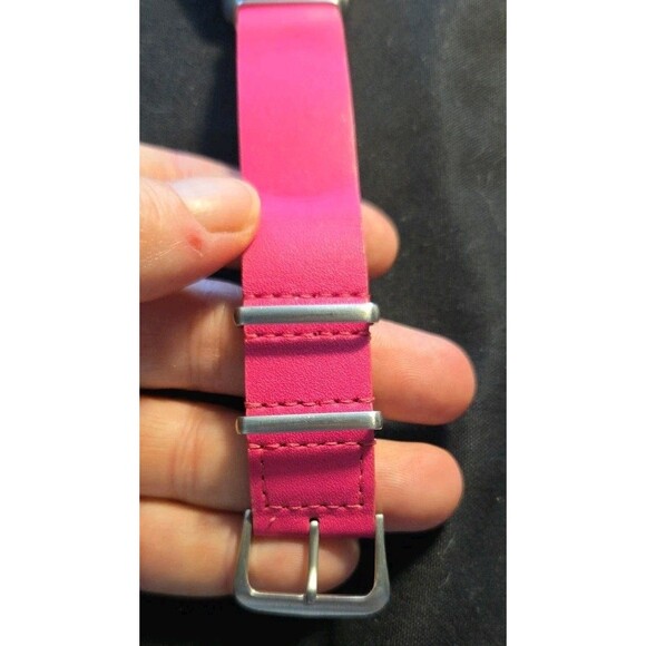 Tokyo bay hot pink large faced silver tone ladies analog wristwatch - Picture 5 of 10